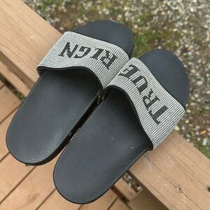 true religion sandals